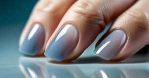 Sine paznokcie: Jak je nosić i z czym je łączyć?